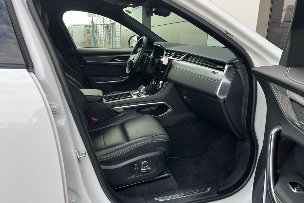 Jaguar F-Pace 2.0d I4 D200 MHEV R-Dynamic S AWD A/T  obrázok č. 9