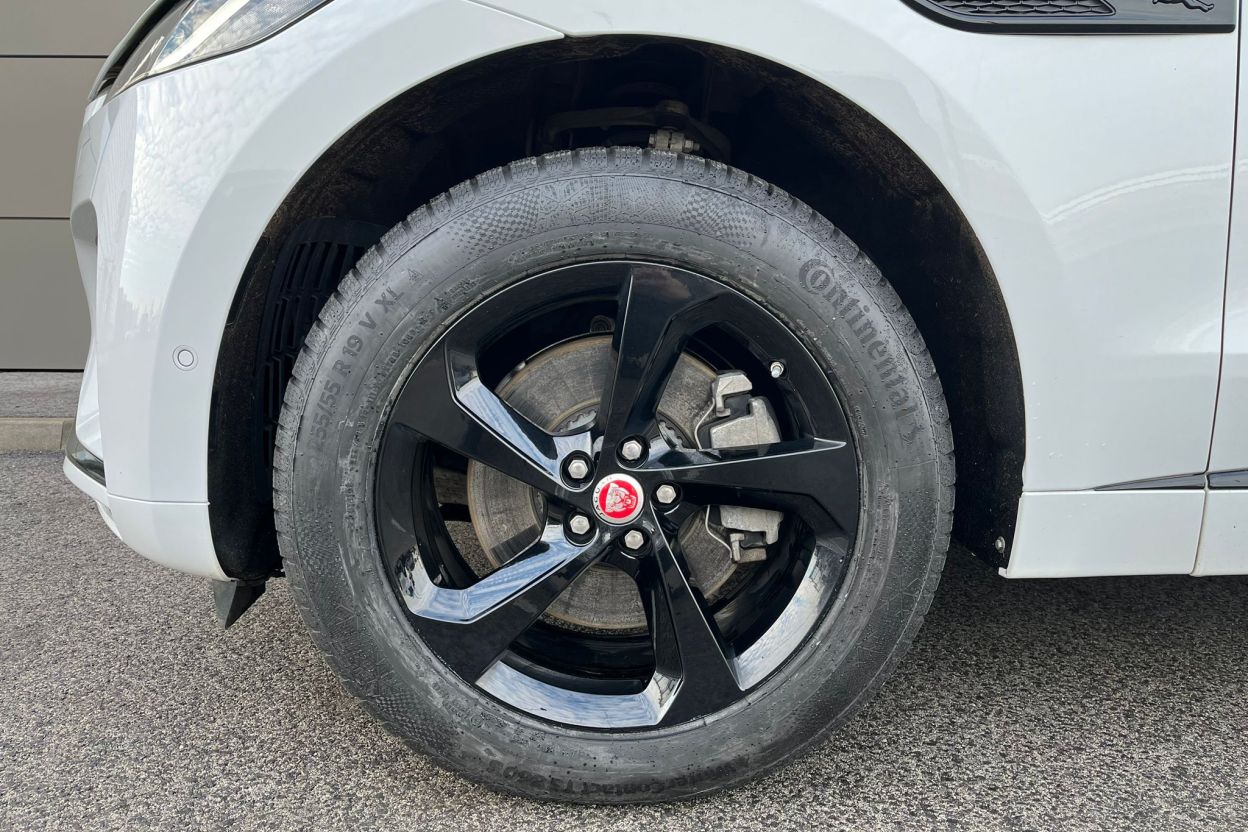 Jaguar F-Pace 2.0d I4 D200 MHEV R-Dynamic S AWD A/T  obrázok č. 7