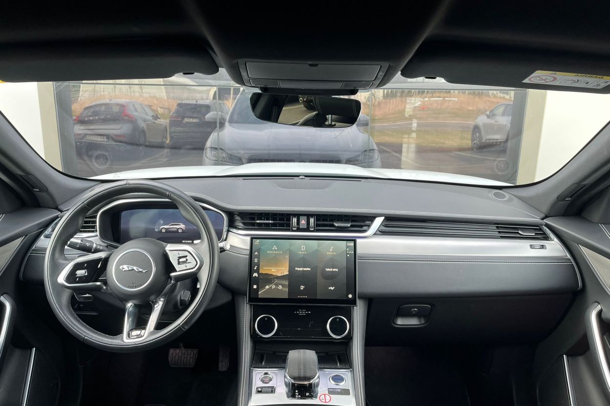 Jaguar F-Pace 2.0d I4 D200 MHEV R-Dynamic S AWD A/T  obrázok č. 8