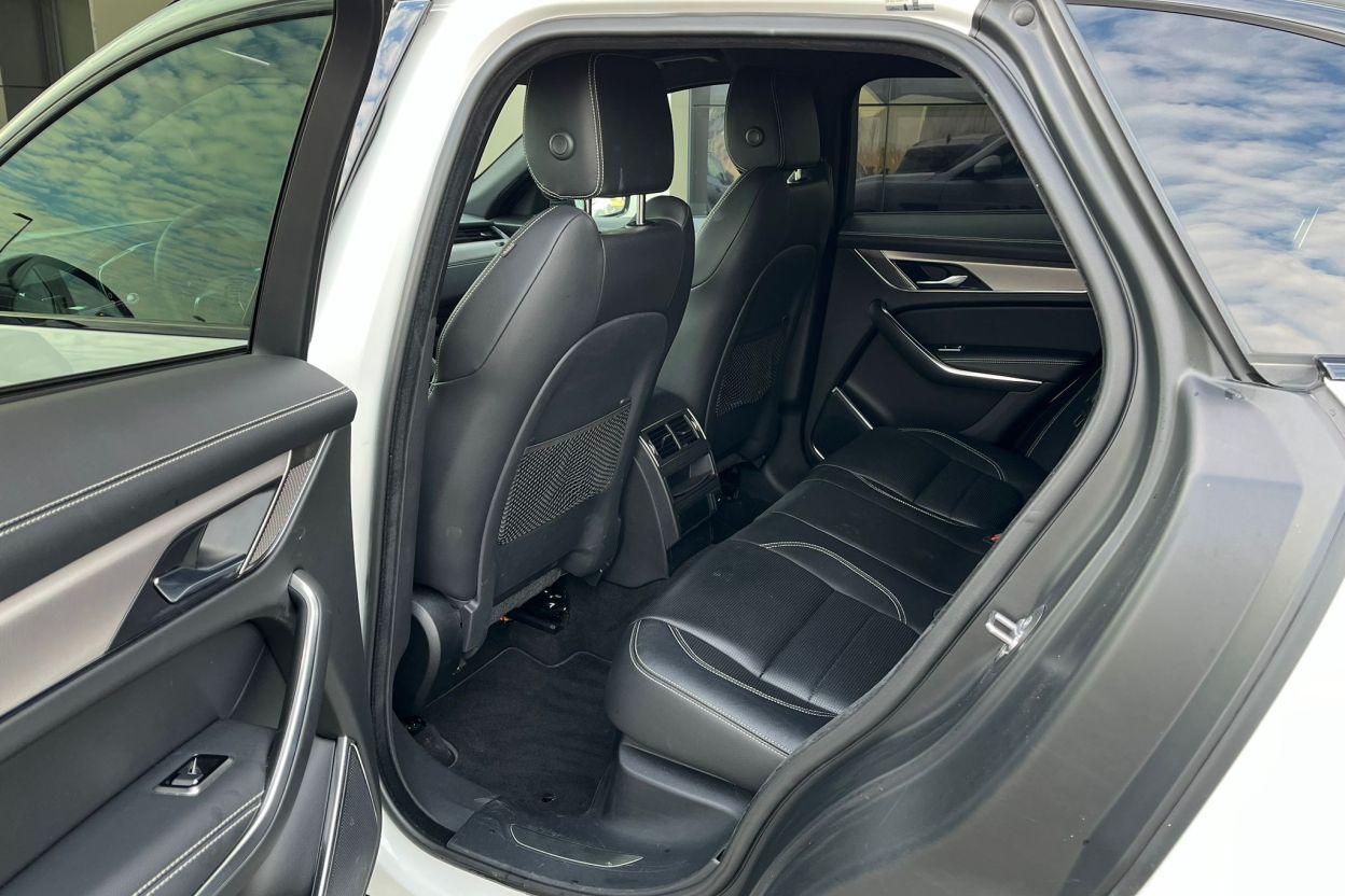 Jaguar F-Pace 2.0d I4 D200 MHEV R-Dynamic S AWD A/T  obrázok č. 10