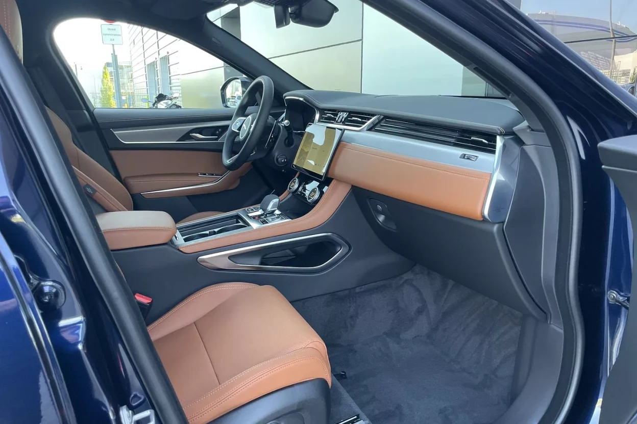 Jaguar F-Pace R-Dynamic SE D200 AWD AUTOMAT MHEV obrázok č. 2