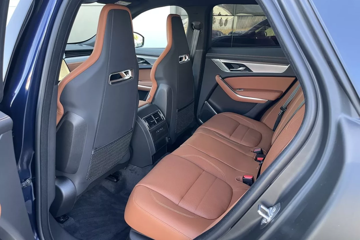 Jaguar F-Pace R-Dynamic SE D200 AWD AUTOMAT MHEV obrázok č. 4