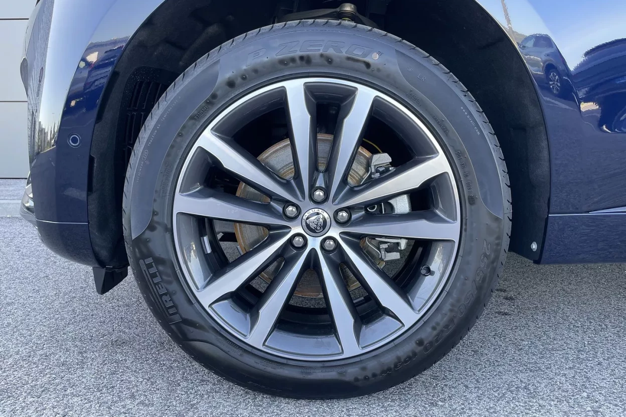 Jaguar F-Pace R-Dynamic SE D200 AWD AUTOMAT MHEV obrázok č. 8