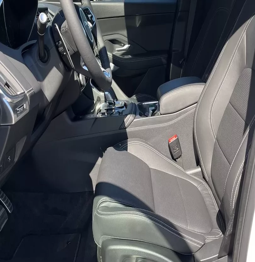 Jaguar E-Pace R-Dynamic S D165 MHEV AWD obrázok č. 9