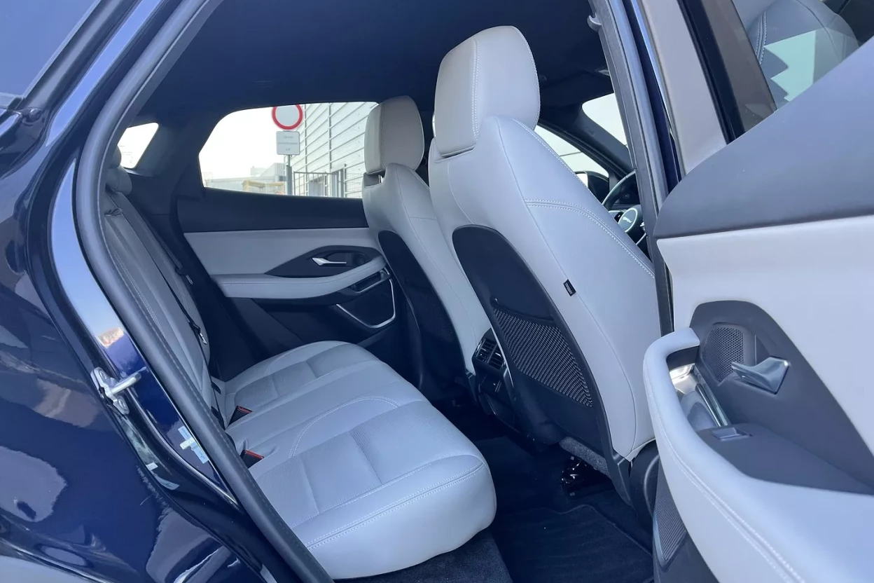 Jaguar E-Pace R-Dynamic SE 2.0 I4 P200 MHEV obrázok č. 10