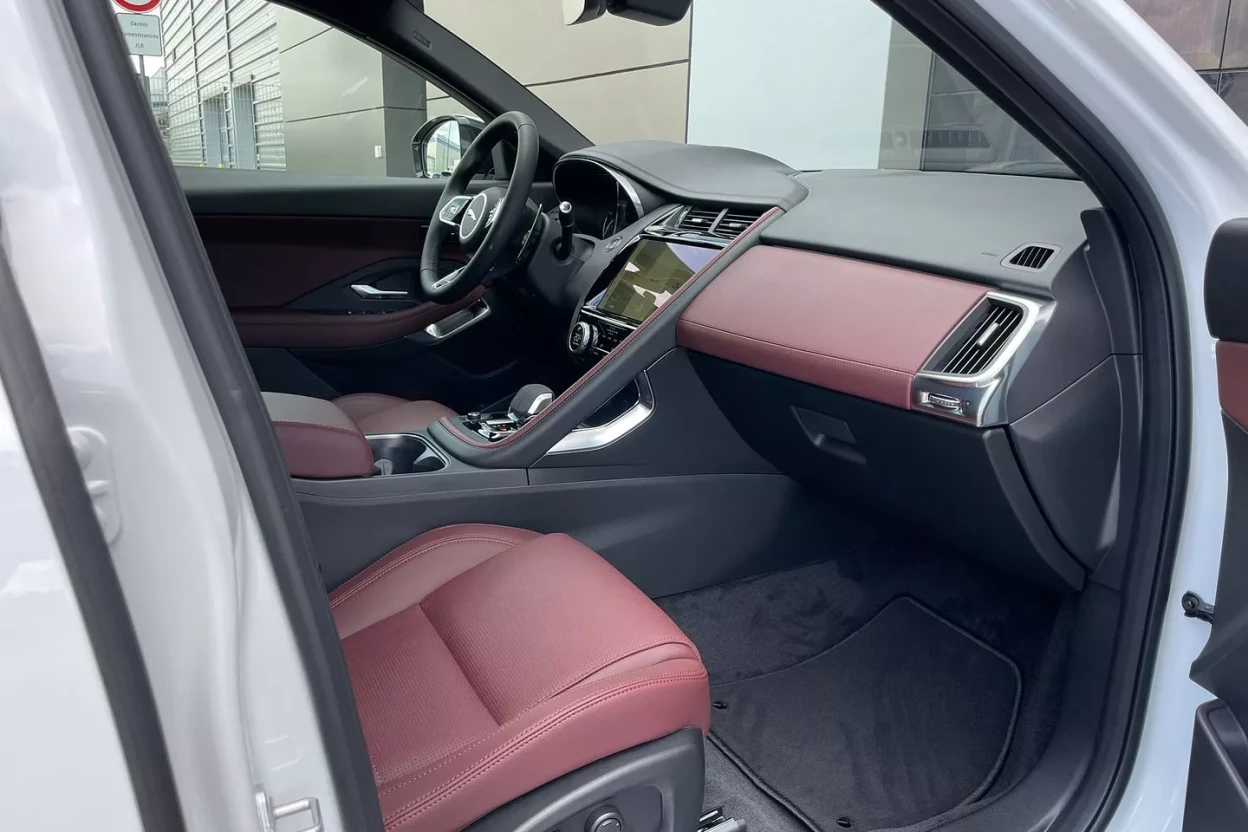Jaguar E-Pace R-Dynamic S  160PS FWD obrázok č. 2