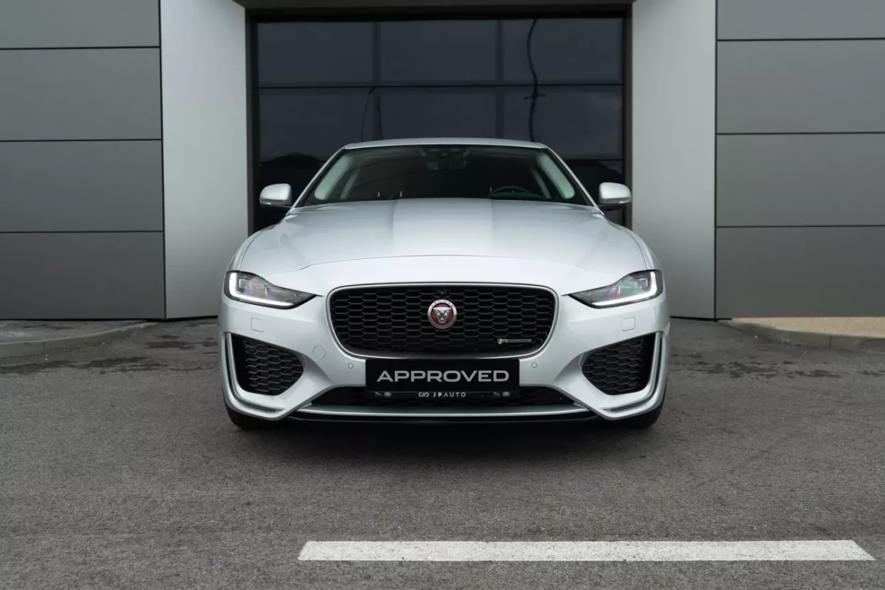 Jaguar XE R-Sport AWD SE 2.0D 180PS AWD obrázok č. 7