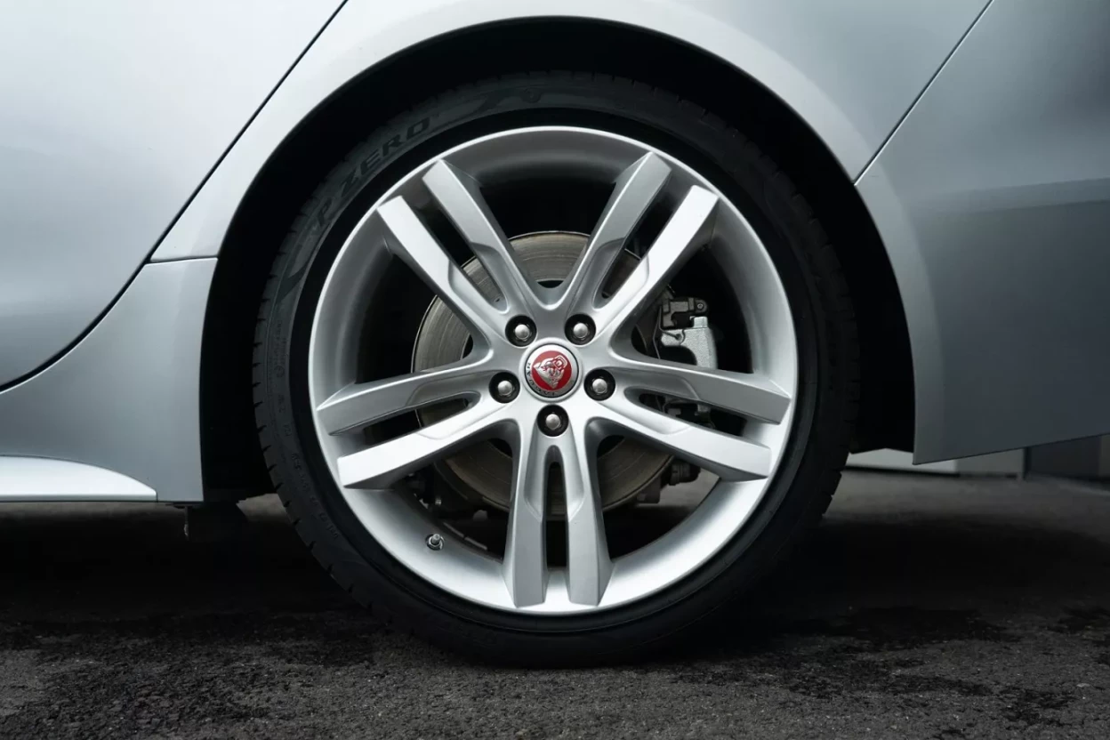 Jaguar XE R-Sport AWD SE 2.0D 180PS AWD obrázok č. 8