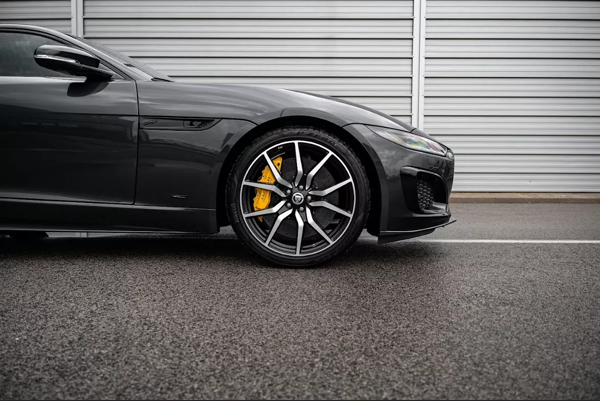 Jaguar F-Type Coupe 5.0L V8 575k S/C R75 AWD A/T obrázok č. 3