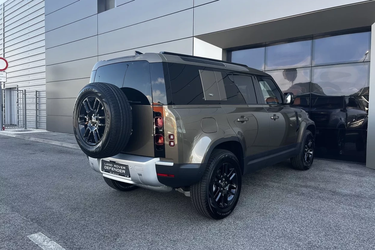 Land Rover Defender 110 S D200 AWD AUTOMAT MHEV obrázok č. 3