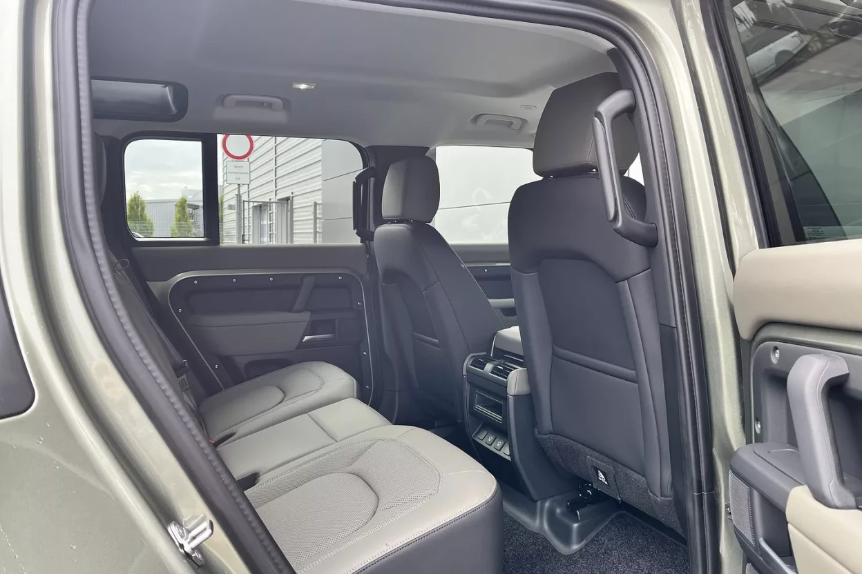 Defender 110 Dynamic SE  D250 AWD MHEV obrázok č. 10