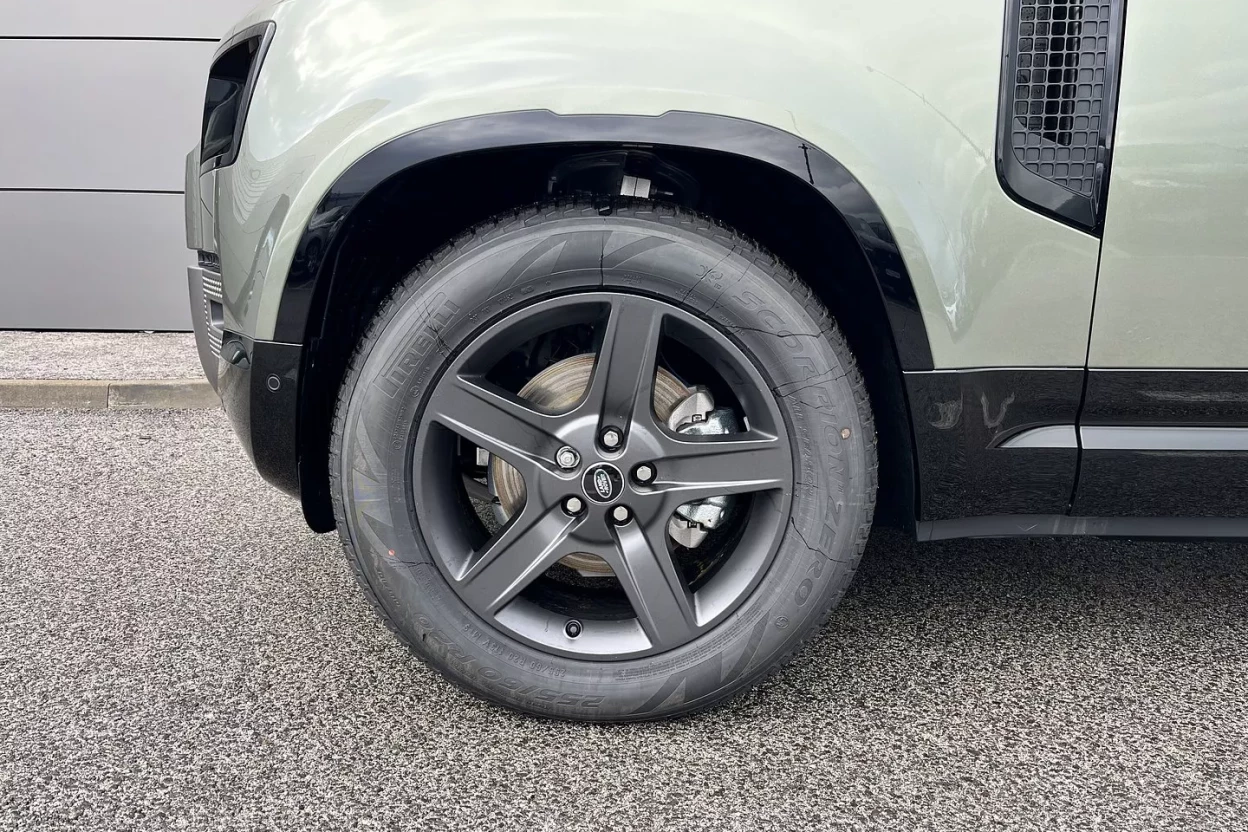 Defender 110 Dynamic SE  D250 AWD MHEV obrázok č. 7