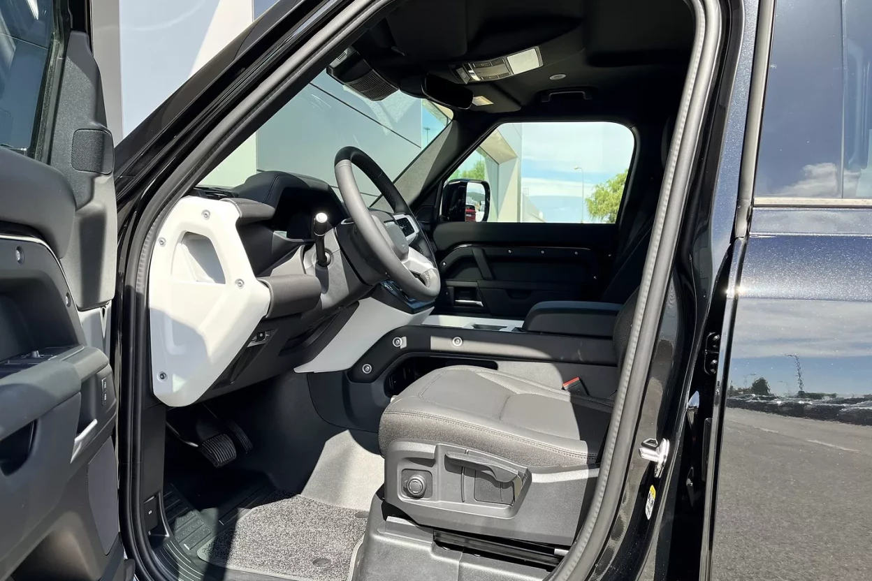 Land Rover Defender 110 S D200 AWD AUTOMAT MHEV obrázok č. 8
