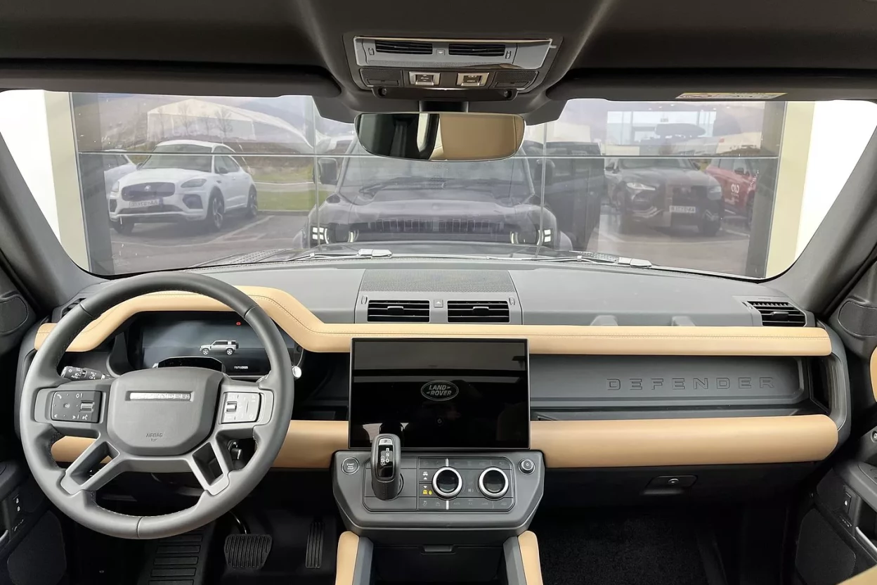 Defender 110 X-Dynamic HSE D350 MHEV AWD obrázok č. 9