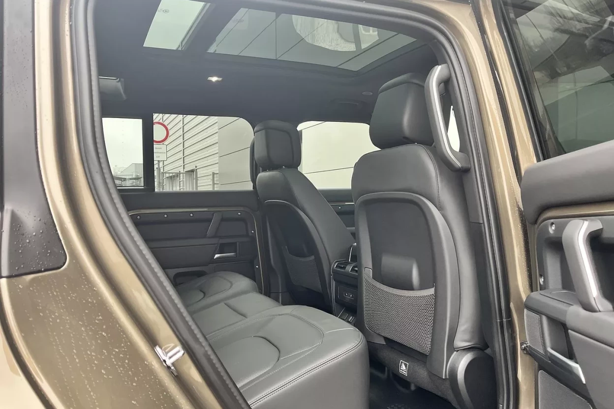 Defender 110 X-Dynamic HSE D350 MHEV AWD obrázok č. 10