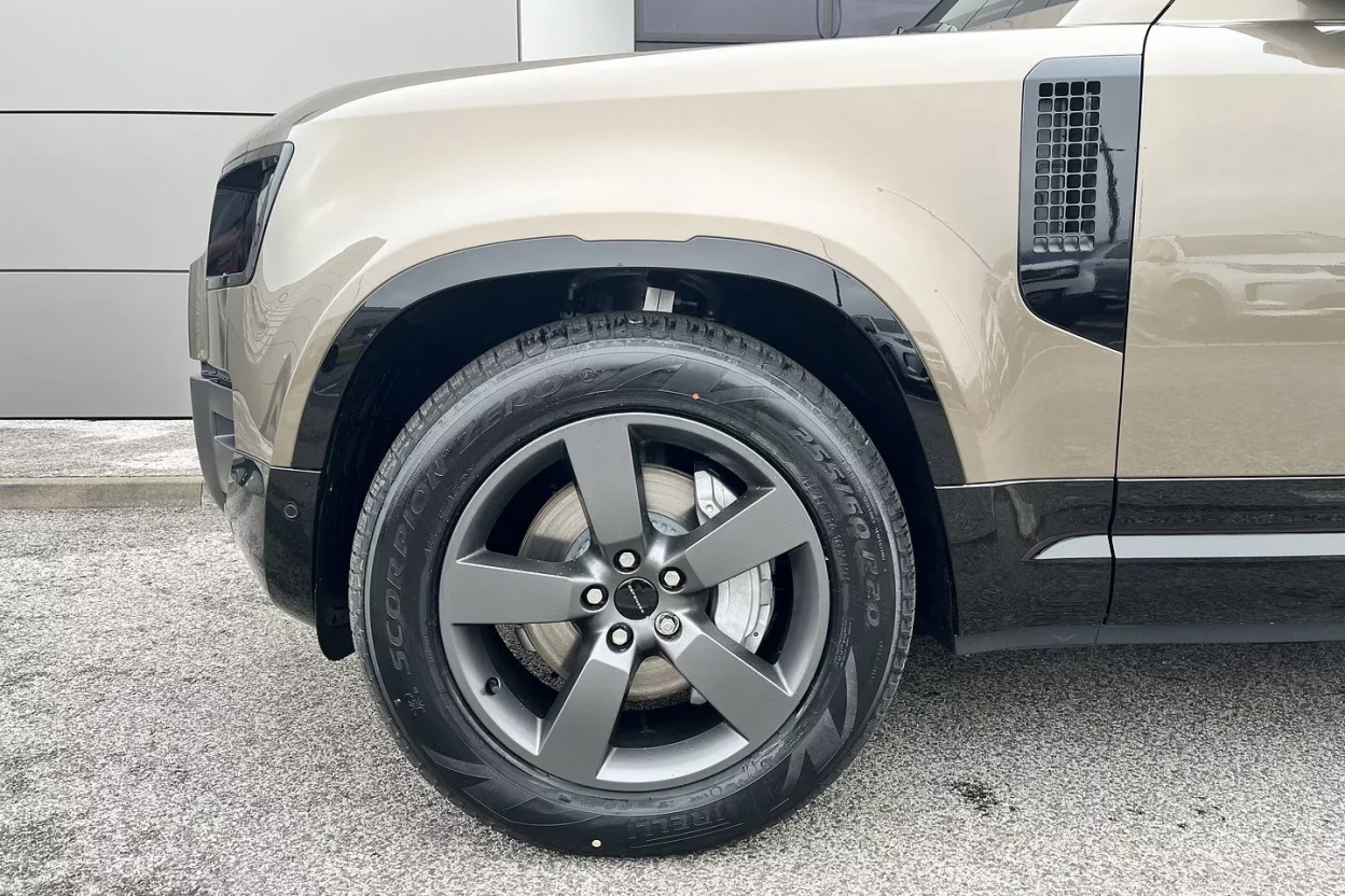 Defender 110 X-Dynamic HSE D350 MHEV AWD obrázok č. 6