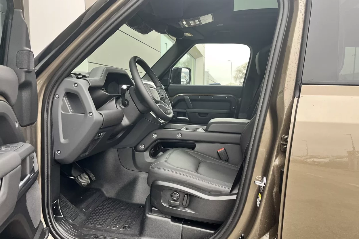 Defender 110 X-Dynamic HSE D350 MHEV AWD obrázok č. 8
