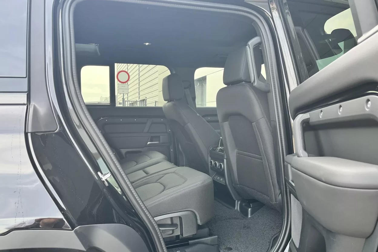 Defender 110 S D250 MHEV AWD obrázok č. 10