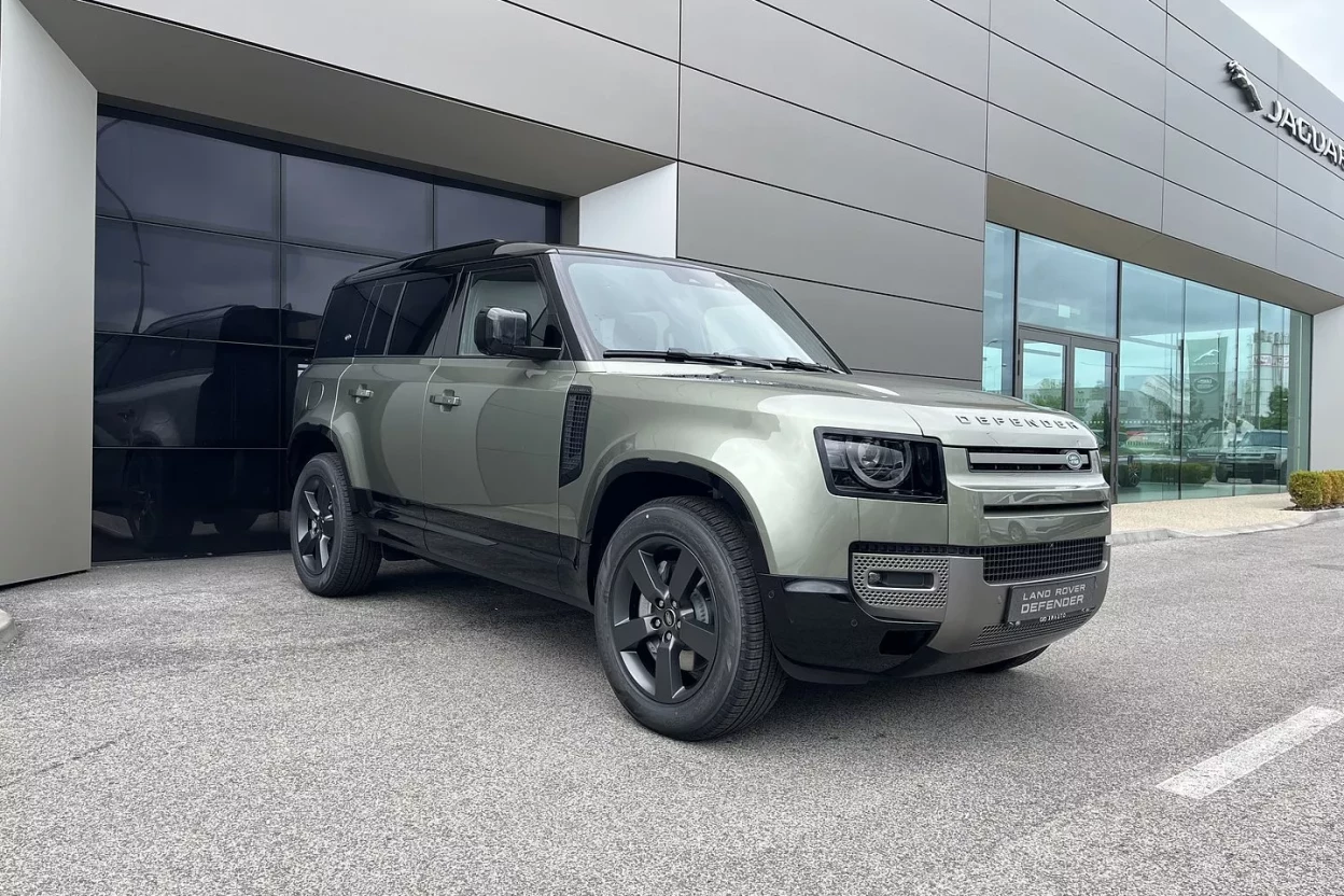 Land Rover Defender 110 X-Dynamic HSE  D 300 obrázok č. 2