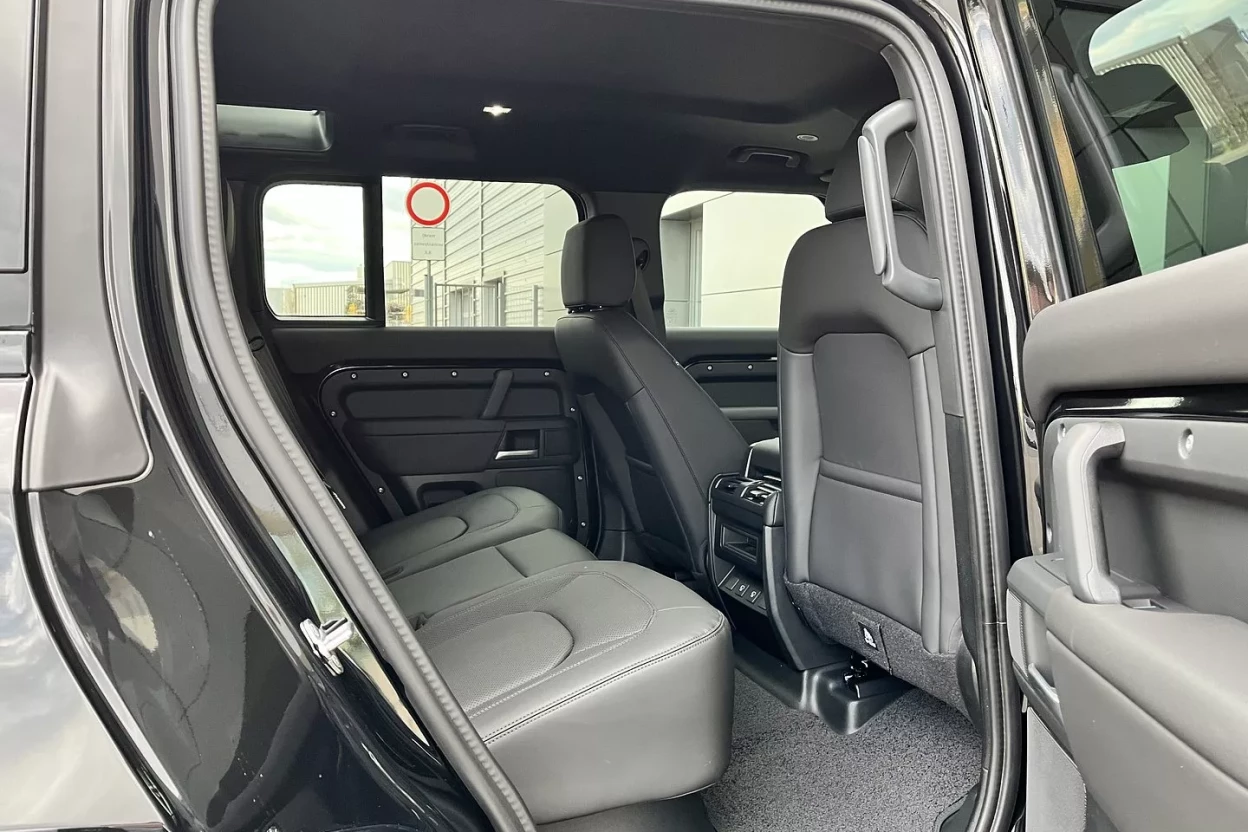 Defender 110 X-Dynamic SE D200 MHEV AWD obrázok č. 10
