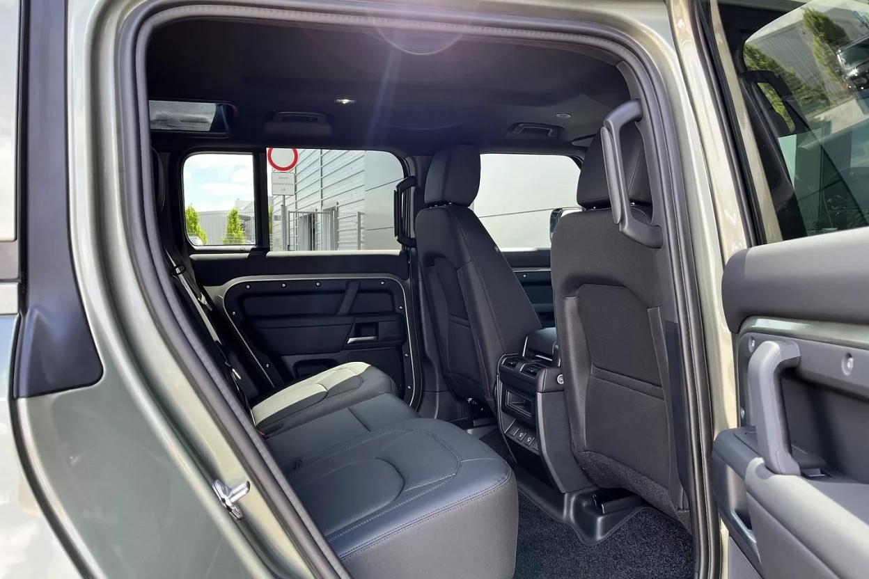 Defender 110 S D200 AWD MHEV obrázok č. 10