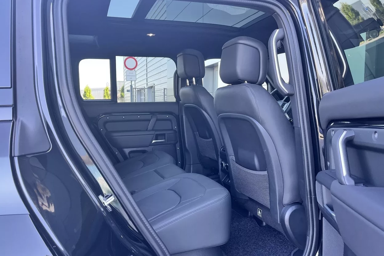 Defender 110 X-Dynamic HSE D300 MHEV AWD obrázok č. 10