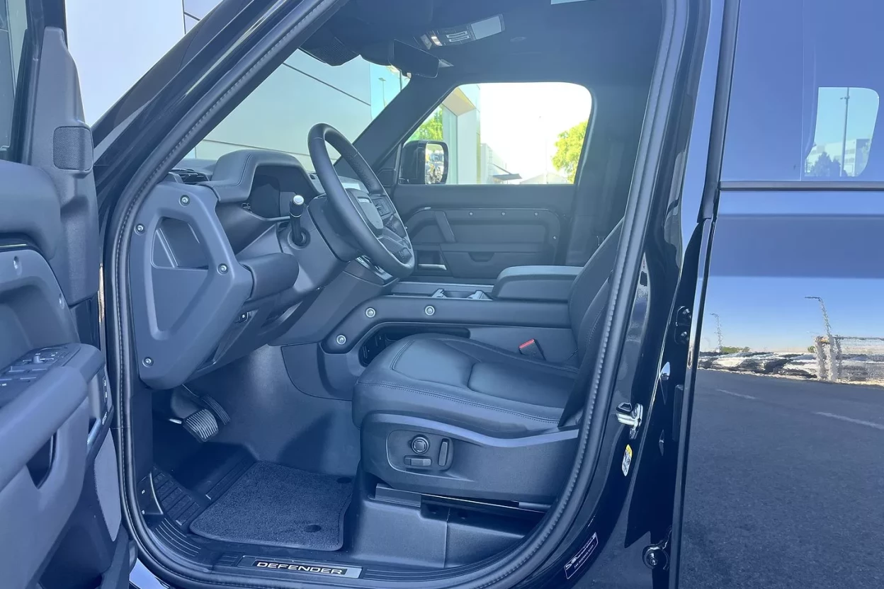 Defender 110 X-Dynamic HSE D300 MHEV AWD obrázok č. 8