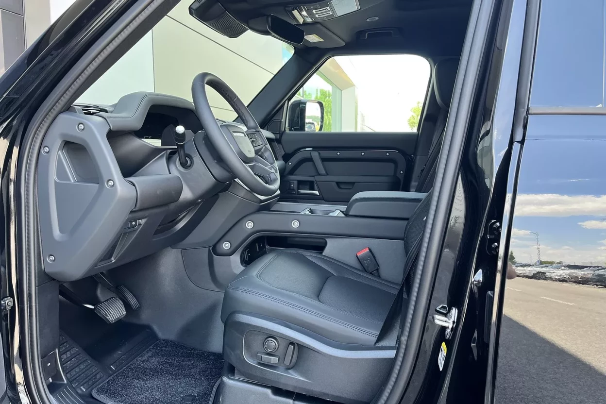 Defender 110 X-Dynamic SE D250 MHEV AUTOM AWD obrázok č. 8