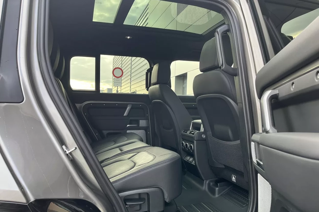 Defender 130 X-Dynamic SE D300 MHEV AWD obrázok č. 11