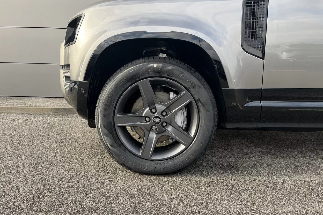 Defender 130 X-Dynamic SE MHEV D300 obrázok č. 6