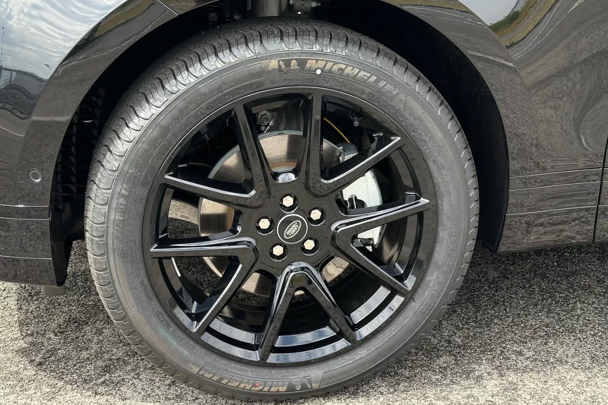 Land Rover Range Rover Velar Dynamic SE D200 AWD MHEV obrázok č. 8