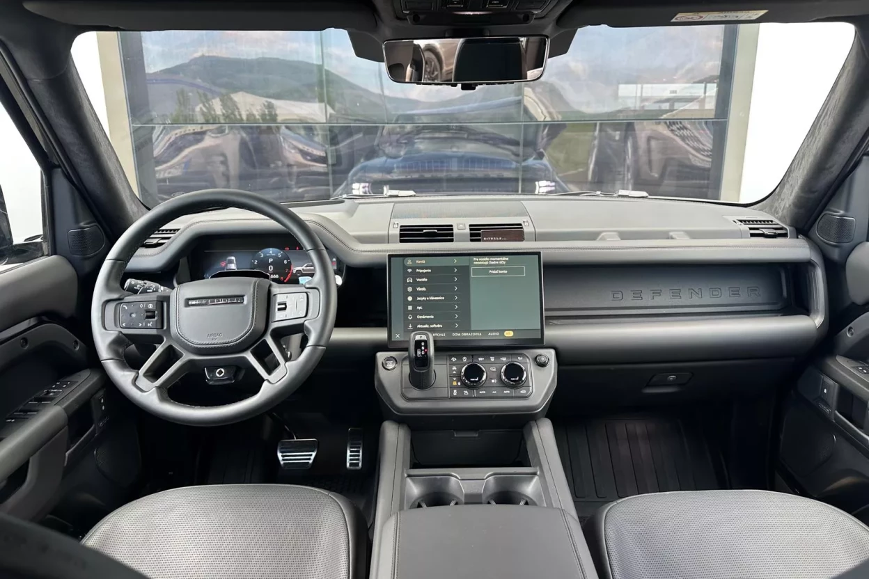 Defender 110 4.4 V8 P8S AWD 5DR SWB Octa Black Edition 635PS obrázok č. 8