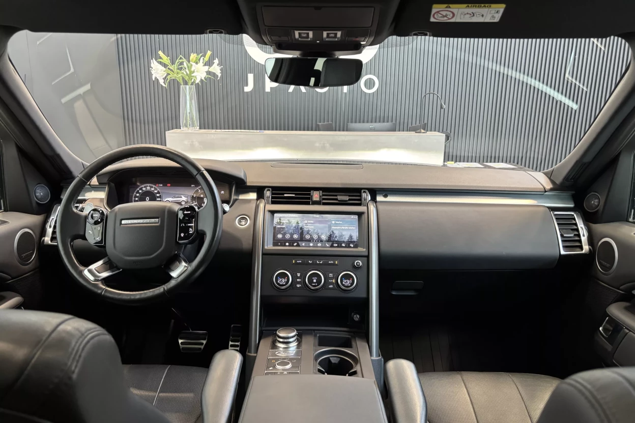 Land Rover Discovery 2.0 I4 P300 MHEV R-Dynamic SE AWD A/T obrázok č. 3