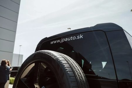 SHOWROOM & TEST DRIVE EXPERIENCE