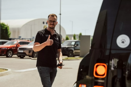 SHOWROOM & TEST DRIVE EXPERIENCE