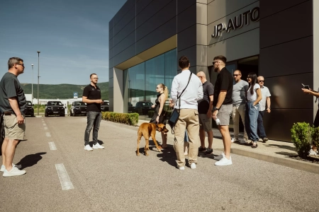 SHOWROOM & TEST DRIVE EXPERIENCE