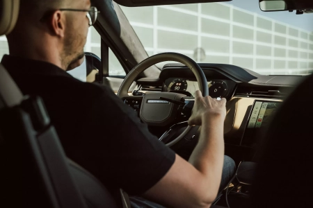 SHOWROOM & TEST DRIVE EXPERIENCE