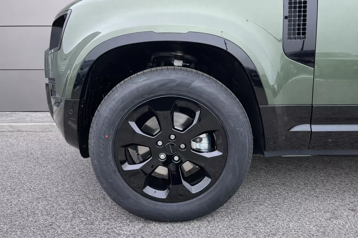 Defender 110 X-Dynamic SE D250 MHEV AWD obrázok č. 6