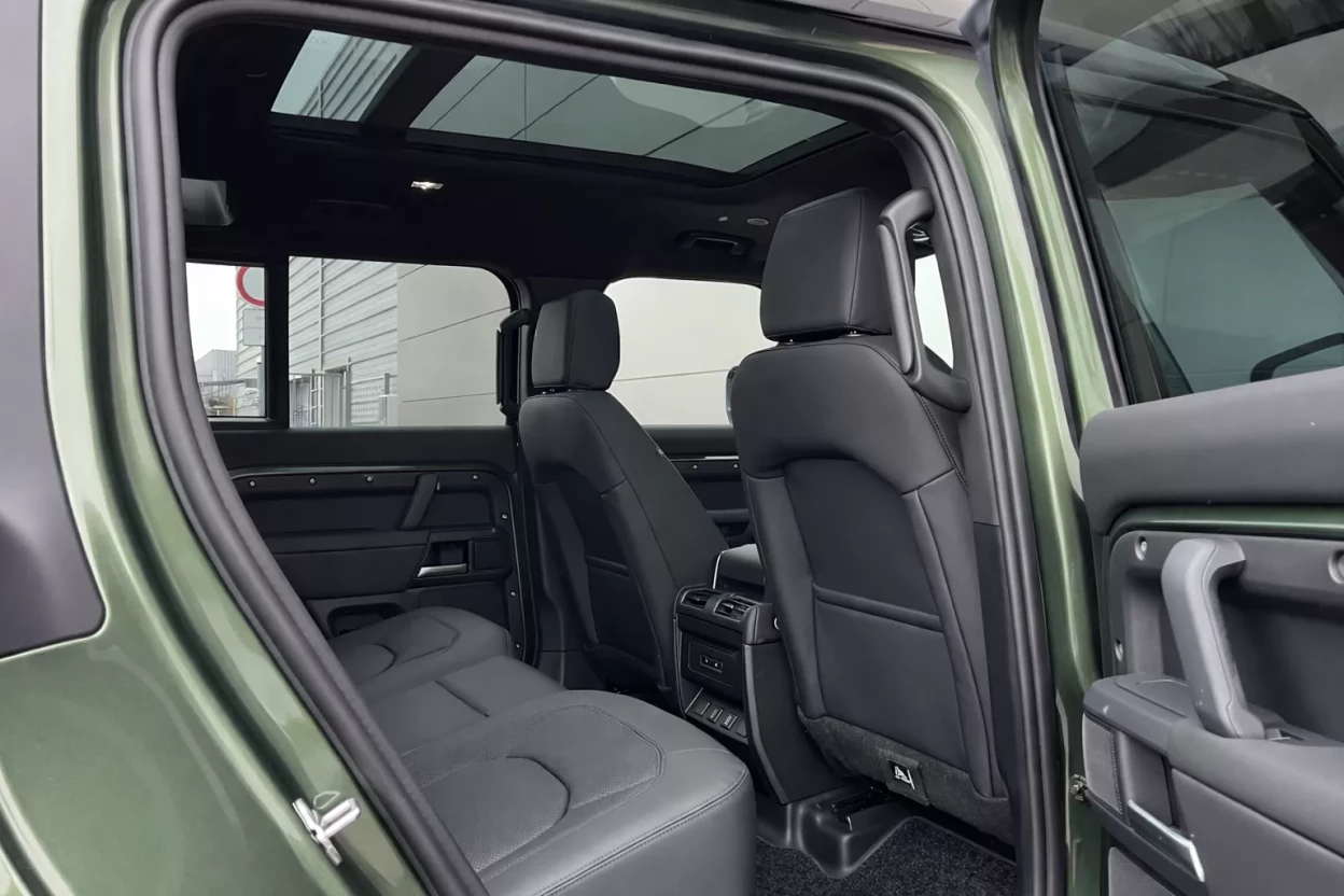 Defender 110 X-Dynamic SE D250 MHEV AWD obrázok č. 10