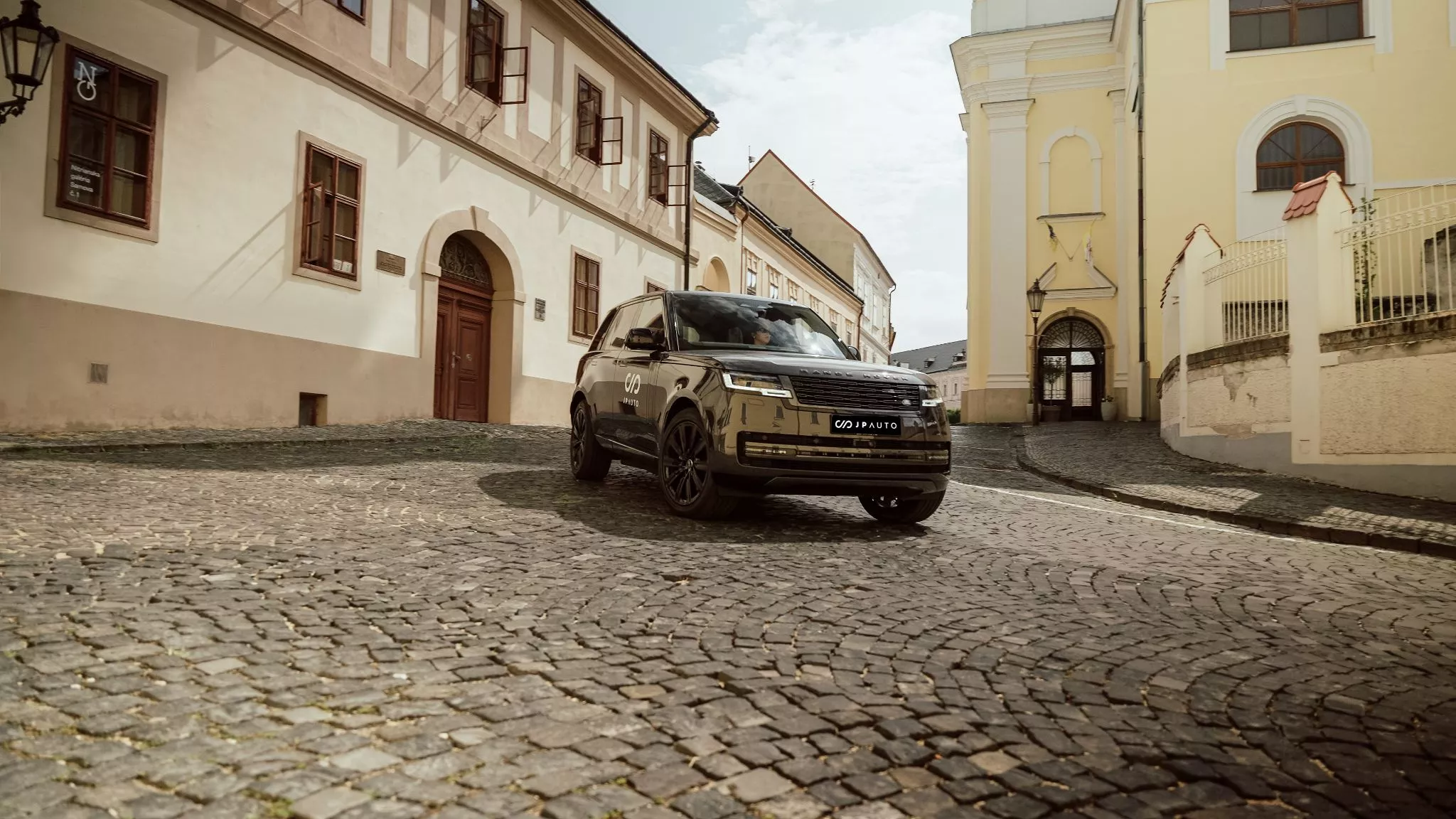 <b>Sofistikovaný a&nbsp;Veľkolepý</b> Range rover