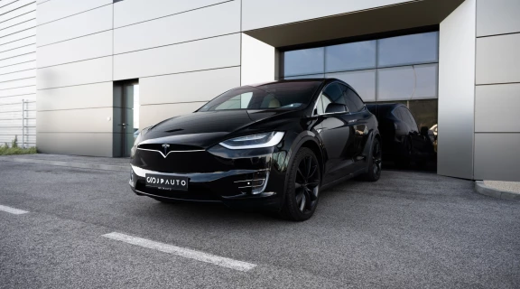 Tesla Model X  90D