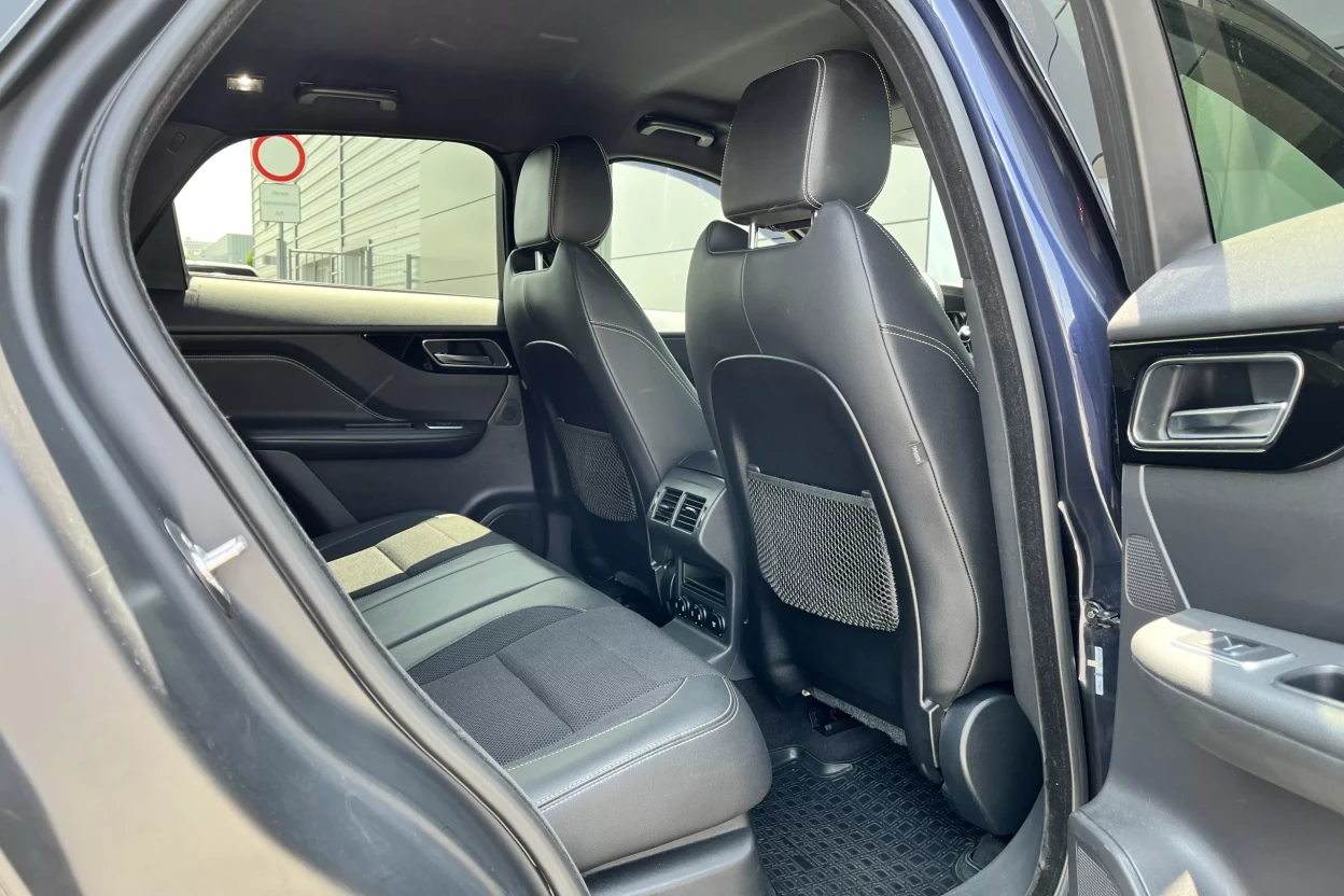Jaguar F-Pace 3.0D V6 R-Sport AWD A/T obrázok č. 10