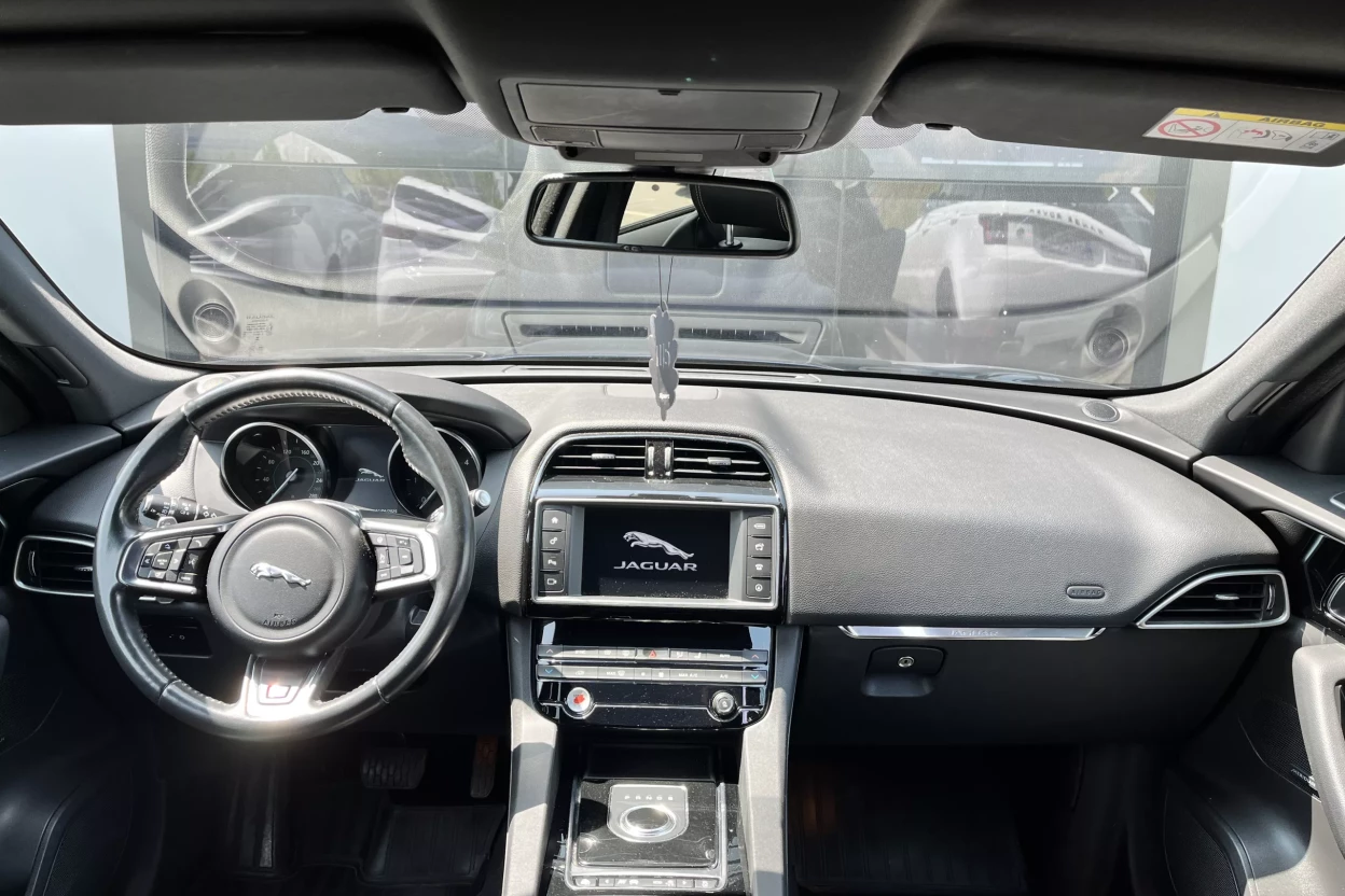 Jaguar F-Pace 3.0D V6 R-Sport AWD A/T obrázok č. 9