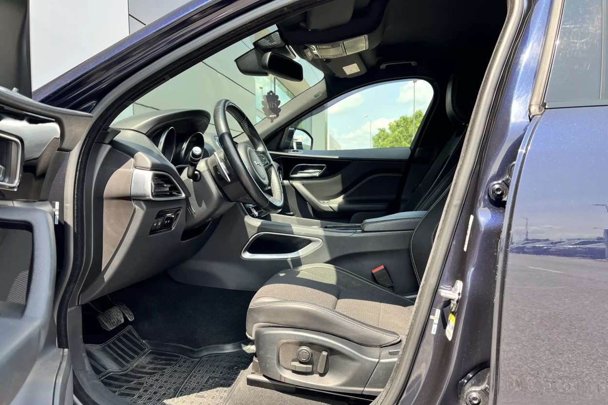 Jaguar F-Pace 3.0D V6 R-Sport AWD A/T obrázok č. 8
