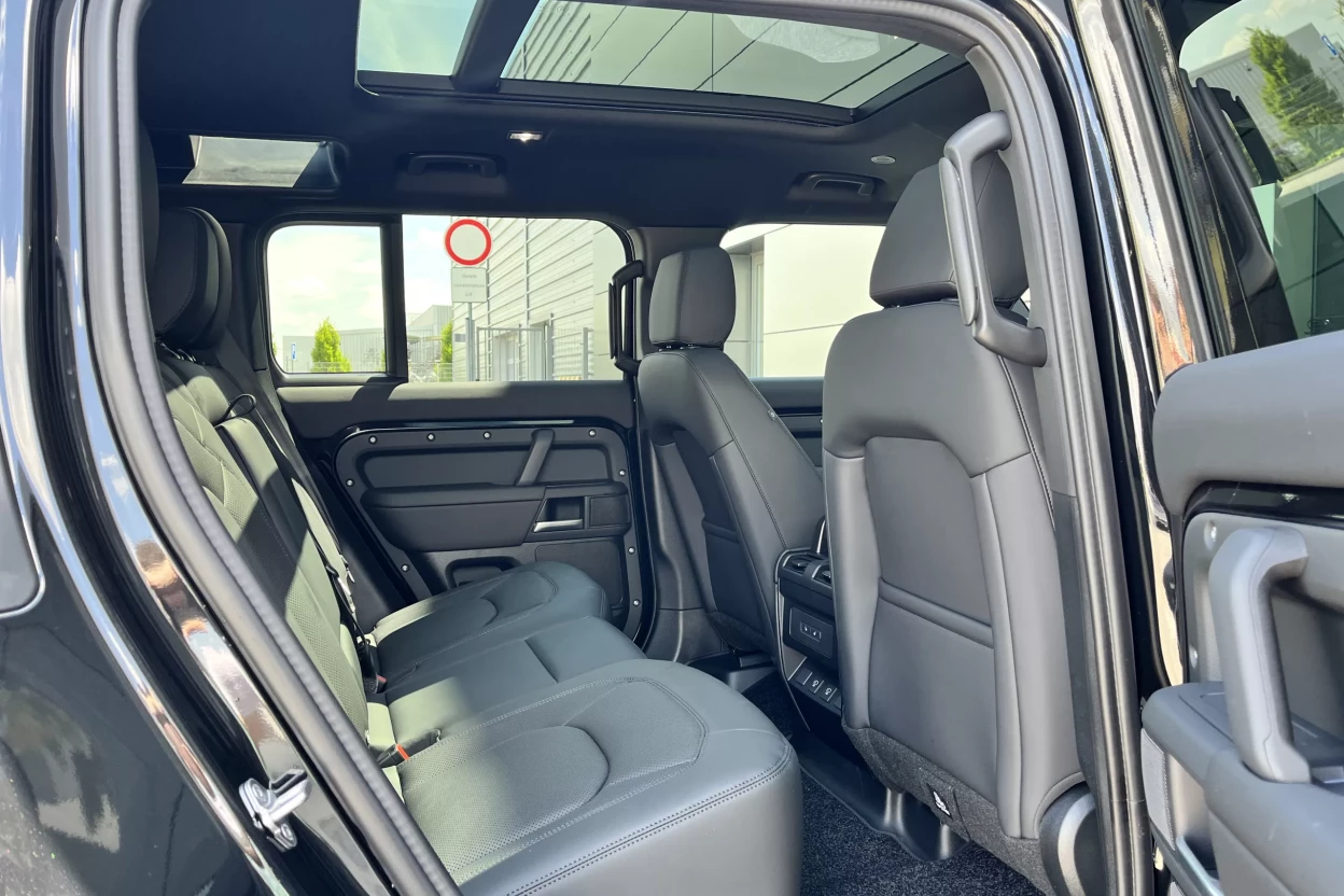 Defender 110 X-Dynamic SE D200 MHEV AWD obrázok č. 10
