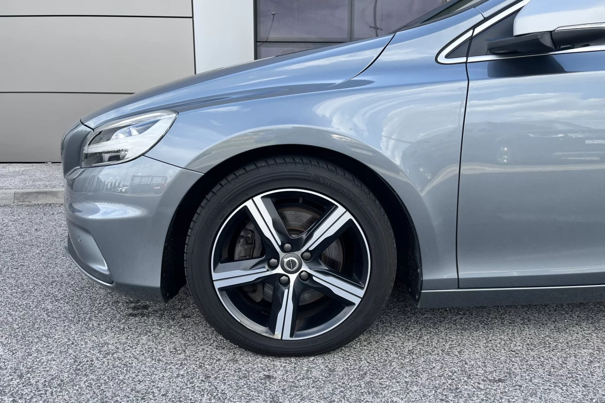 Volvo V40 D2 2.0L 120k R-Design Geartronic obrázok č. 7
