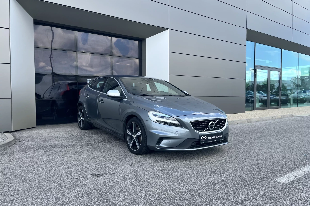 Volvo V40 D2 2.0L 120k R-Design Geartronic obrázok č. 2