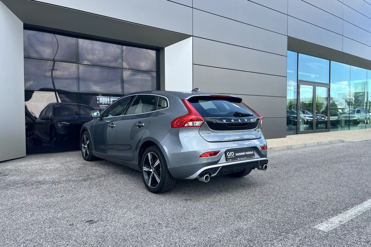 Volvo V40 D2 2.0L 120k R-Design Geartronic obrázok č. 3