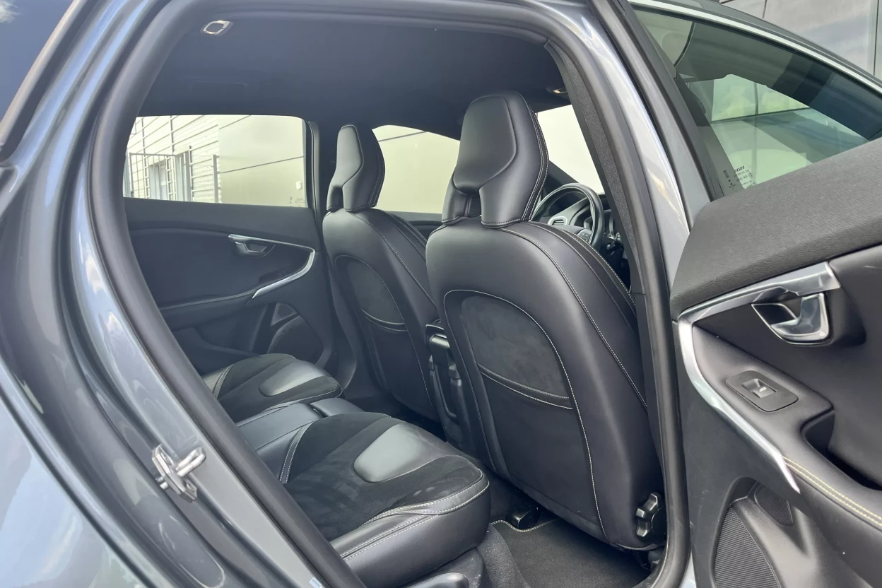Volvo V40 D2 2.0L 120k R-Design Geartronic obrázok č. 10