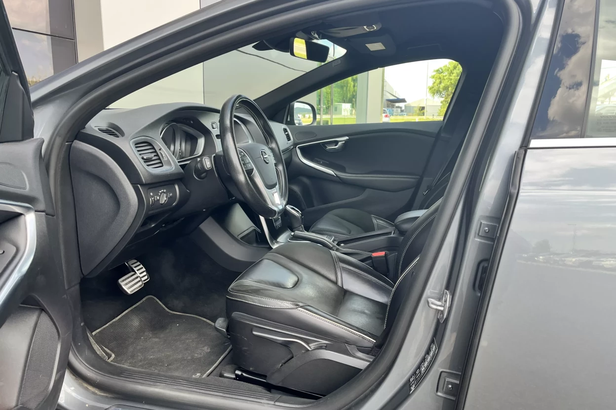 Volvo V40 D2 2.0L 120k R-Design Geartronic obrázok č. 8